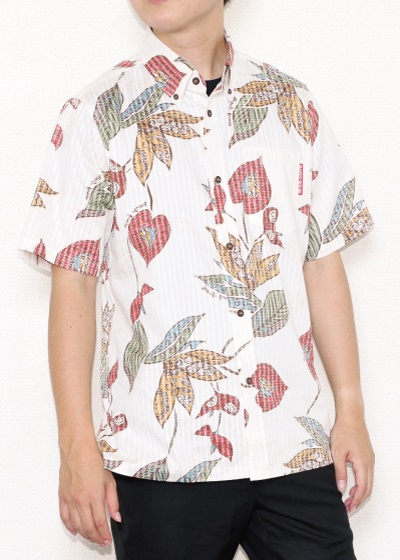 メンズスリム　アンティークなアロハシャツ　アイボリー　前