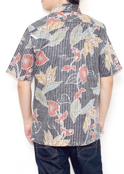 メンズスリム　アンティークなアロハシャツ　ブラック　後