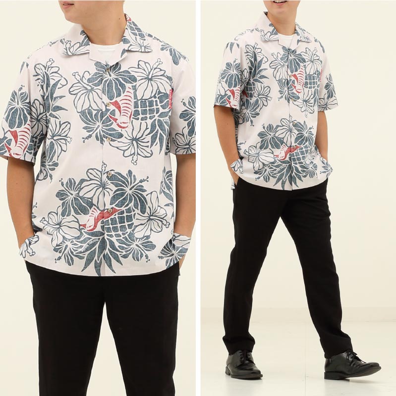 シンプルなコーディネートでもアクセントとして映える沖縄のアロハシャツ オフブルー