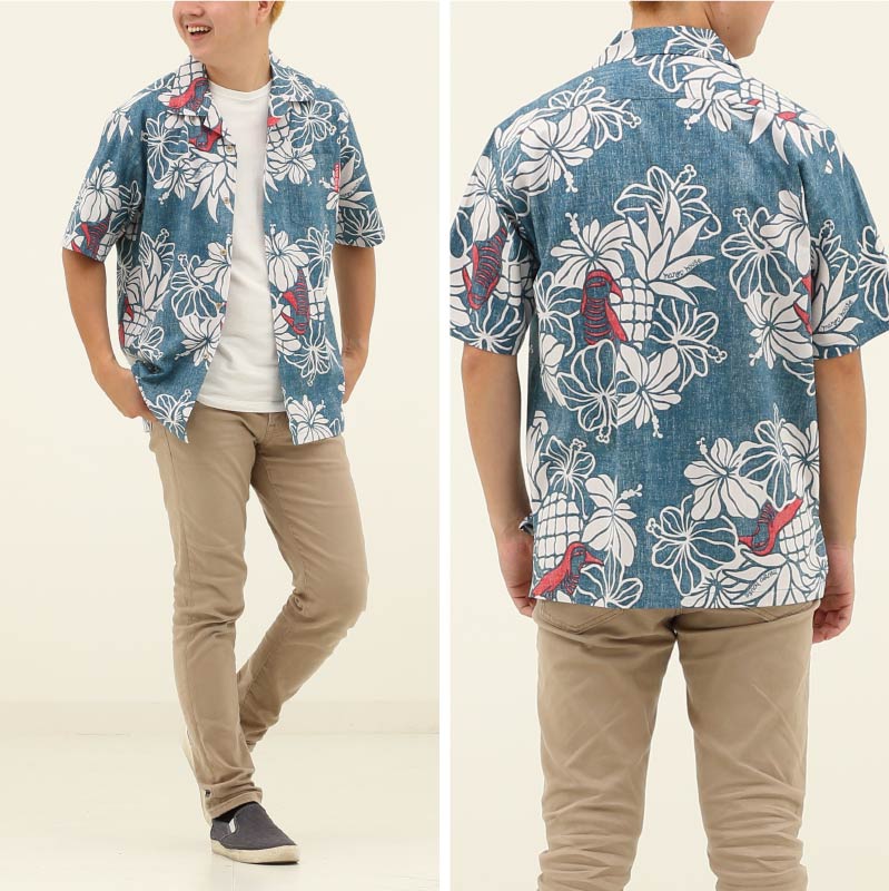 シンプルなコーディネートでもアクセントとして映える沖縄のアロハシャツ ネイビー
