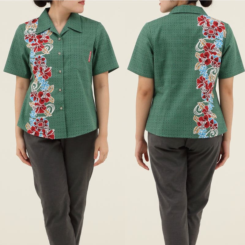 花「アカバナー（ハイビスカス）」、地模様に「ミンサー」をアレンジした沖縄のアロハシャツ グリーン