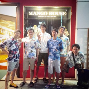 日焼けが痛そうかりゆしウェア