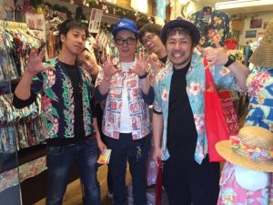 毎年沖縄へかりゆしウェアおしゃれ