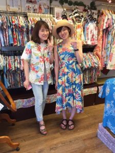 アロハワンピースとアロハシャツお揃い柄