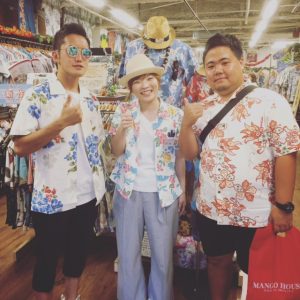 沖縄についてさっそくかりゆしウェアに着替えてみた