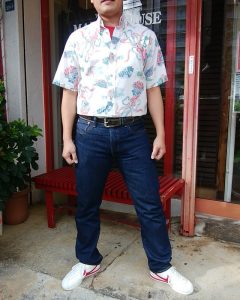 沖縄アロハシャツ　シャツインコーデ