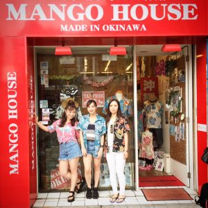 オシャレさんのマンゴハウスシャツコーデ