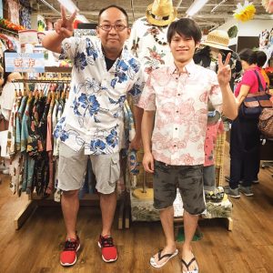 マンゴハウス国際通りでメンズシャツ