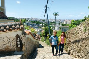 かりゆし着て首里石畳へ