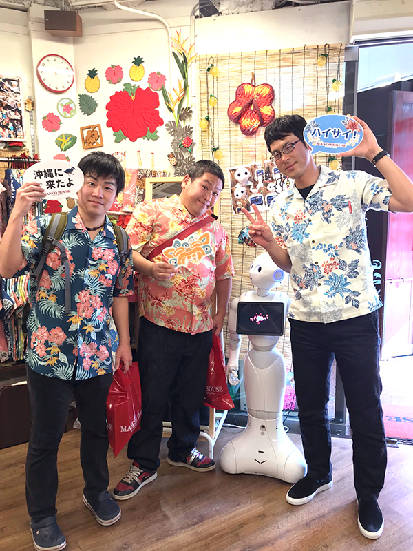 みんなでかりゆしウェアに着替えて沖縄旅行を満喫しちゃってます♪
