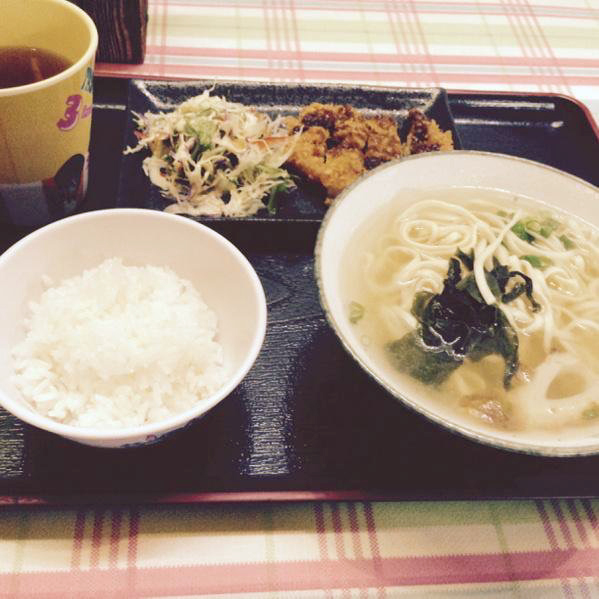 気になる324円定食。　ムーンビーチ前店　島野