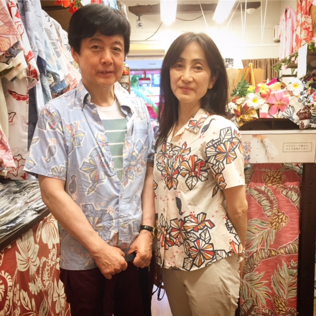 夫婦でお揃い、かりゆしウェア。ポイントは色違いで着る事⁉