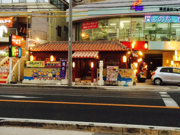 向かいにあるのは・・・　ムーンビーチ前店　山川