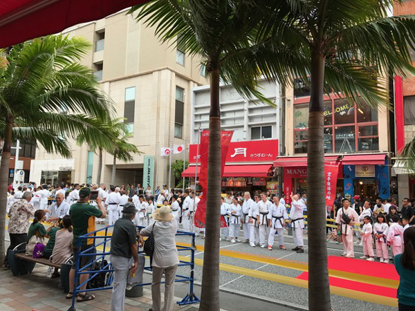 平成28年10月23日　空手の日記念演武際！ギネスに挑戦！　3号店Ishiki