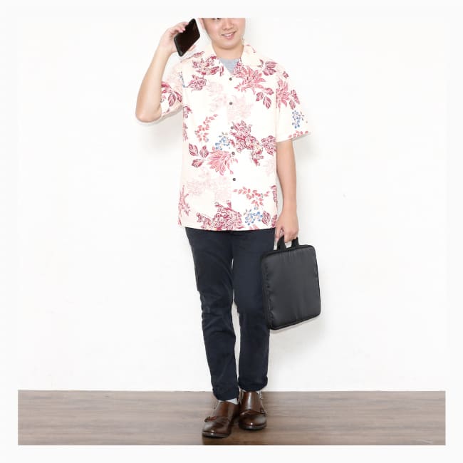 沖縄の夏服かりゆしウェア、メンズのビジネスウェア（仕事着）。