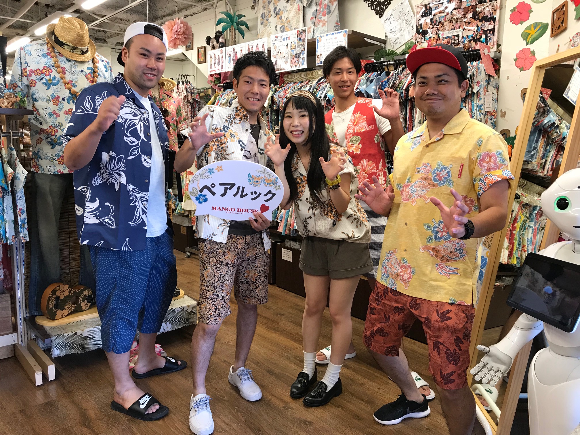 かりゆしウェアをみんなお揃いで会社の同期で沖縄旅行！！写真映え抜群な色合いがGOOD♪