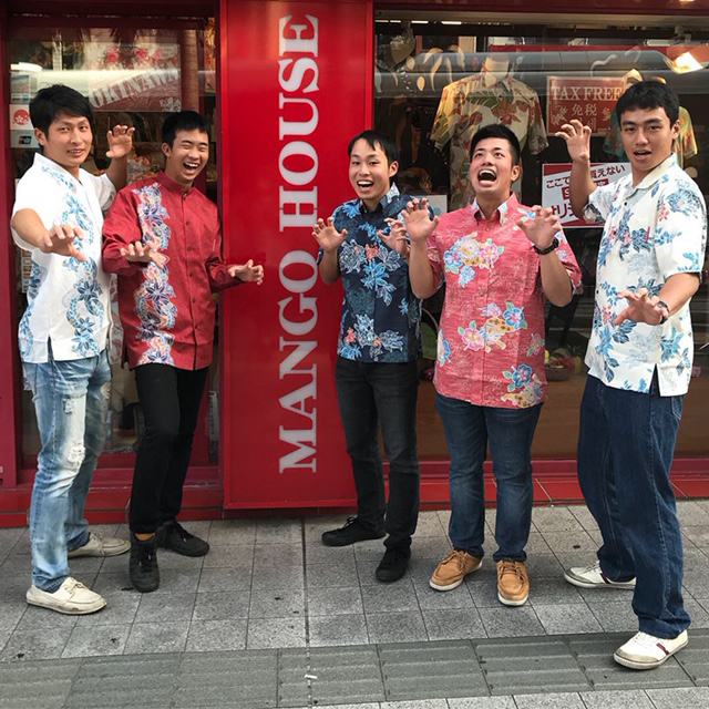 やっぱりかりゆしウェア（アロハシャツ）を着るとテンション上がりますね♪