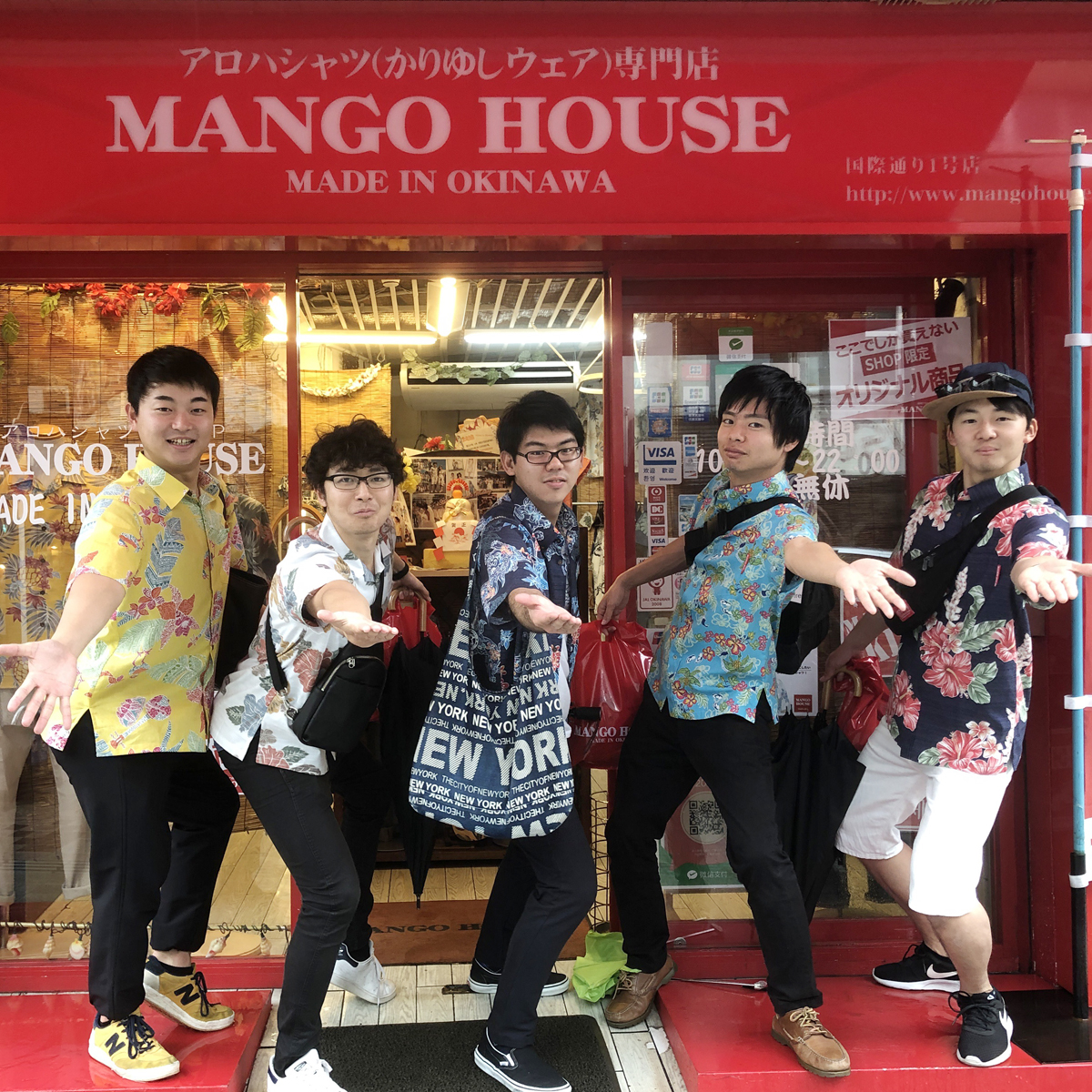 沖縄上陸、初ショッピングでかりゆしウェアに着替えて涼しく快適旅行♪