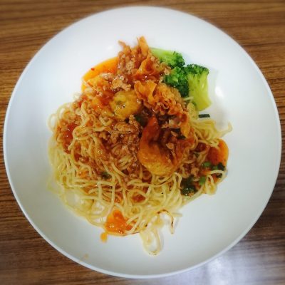 揚げワンタン入り焼きそば