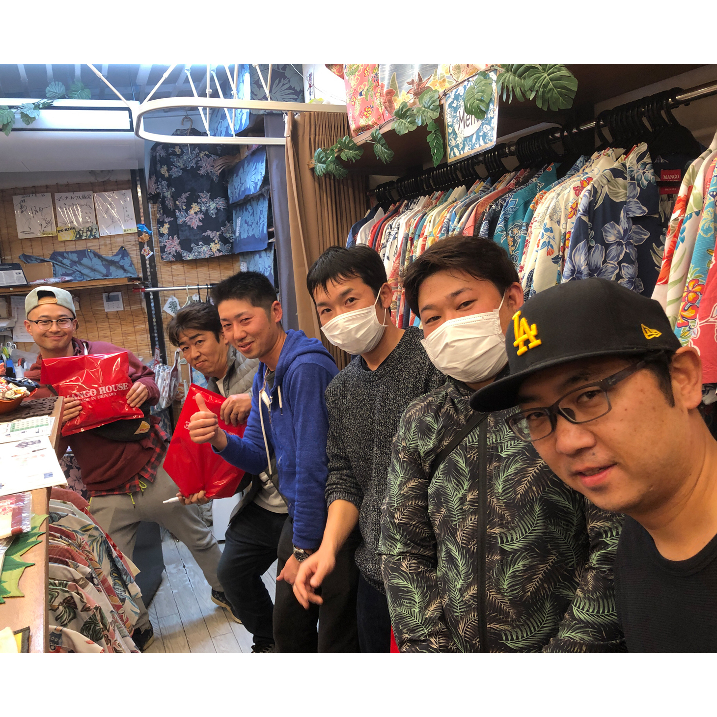 沖縄でのゴルフは、沖縄アロハシャツに着替えてから行くほうが楽しい♪