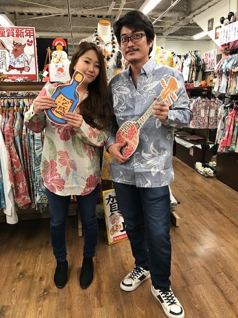 国際通りをかりゆしウェアで歩く♪