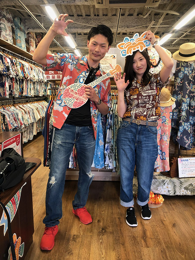 沖縄に着いたらマンゴハウスのかりゆしに着替えよう♪