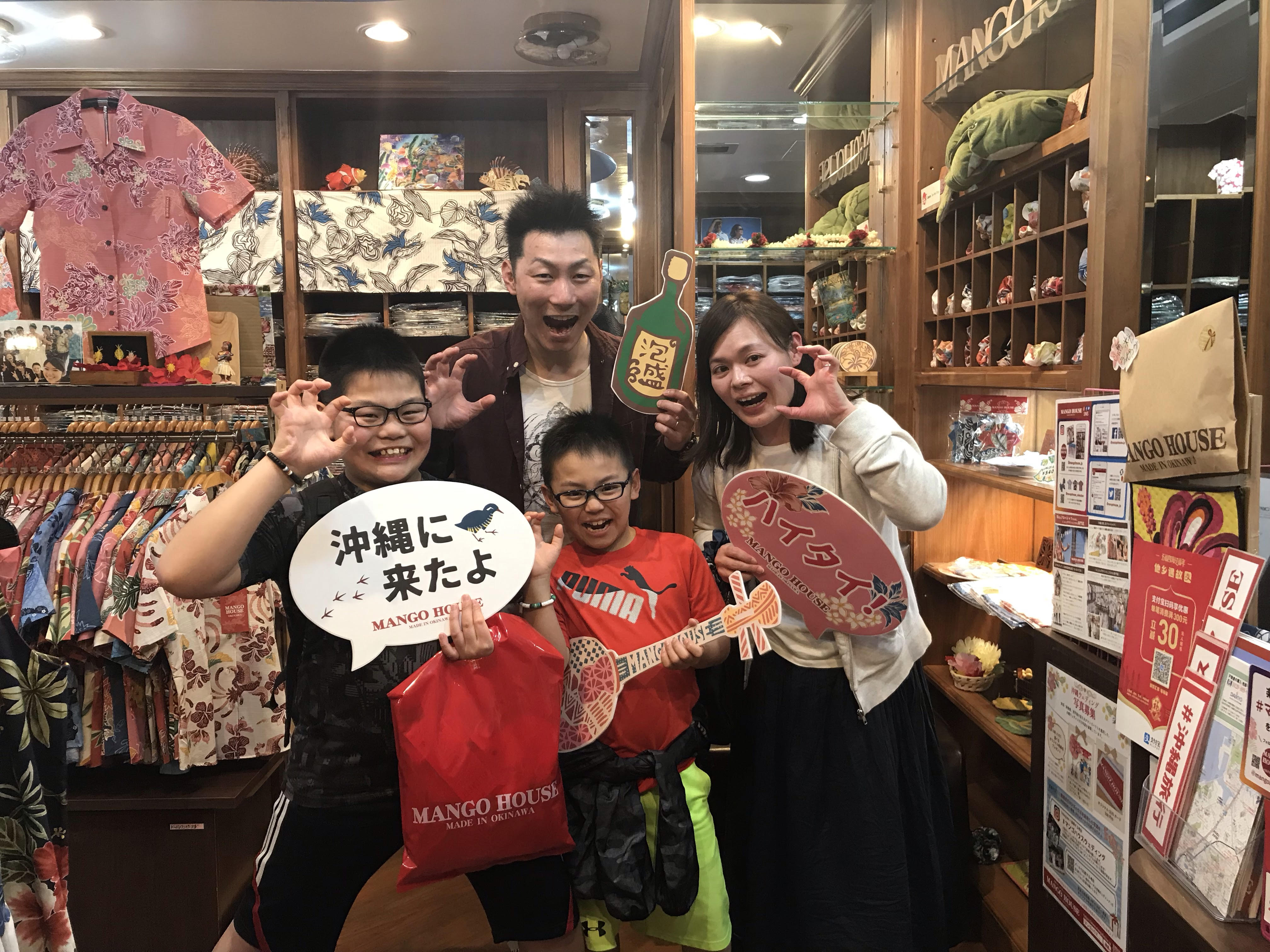 沖縄と真逆の北海道からお越しのお客様♪沖縄らしいかりゆしウェアは必須でゲット！！