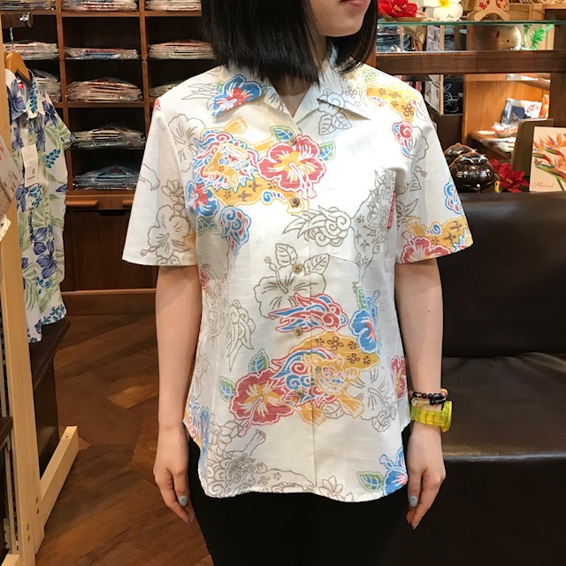 かりゆしウェア　マンゴハウス