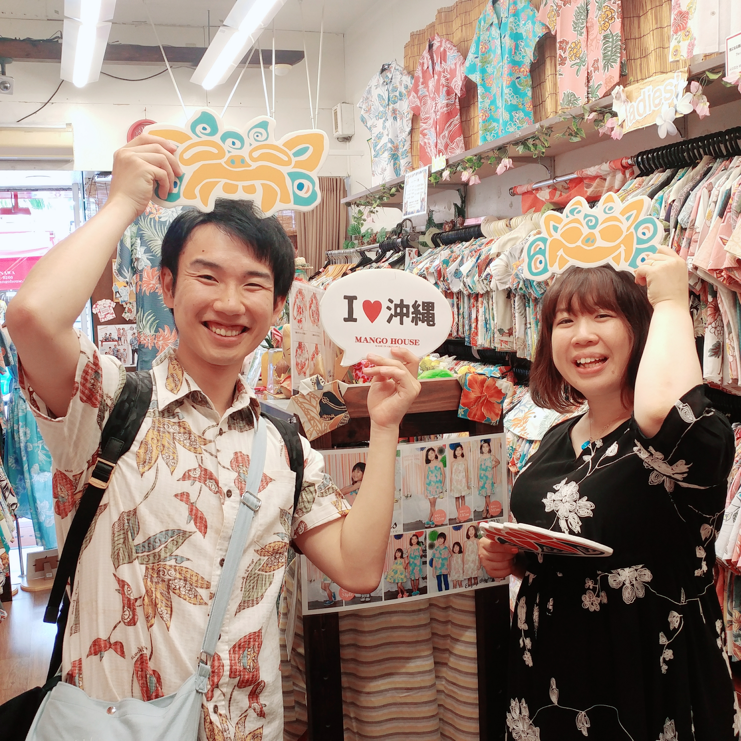 父と赤ちゃんのアロハシャツを選びに再度ご来店！新婚旅行でお越しのお客様♪