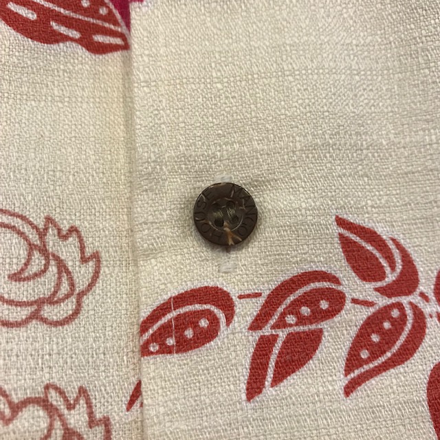 アロハシャツ　ボタン