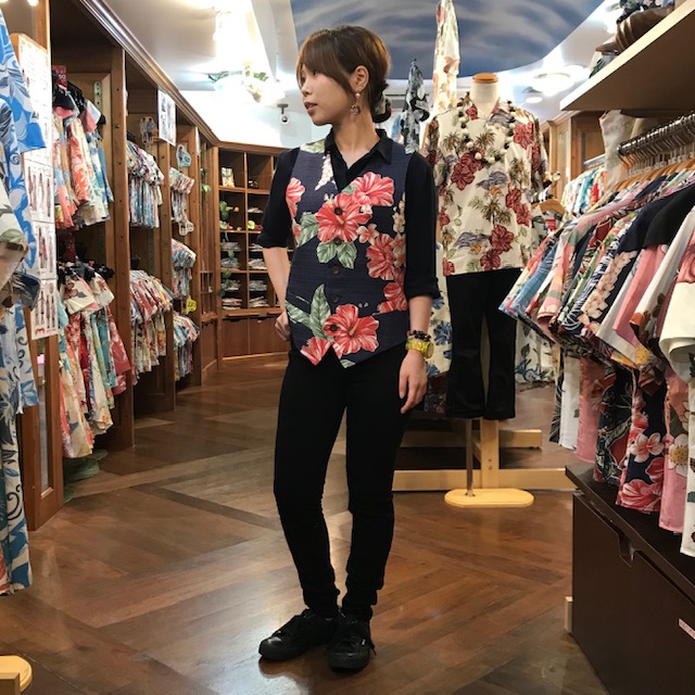 アロハのジレベスト。女性が着てもかっこいいんだぞ～～！