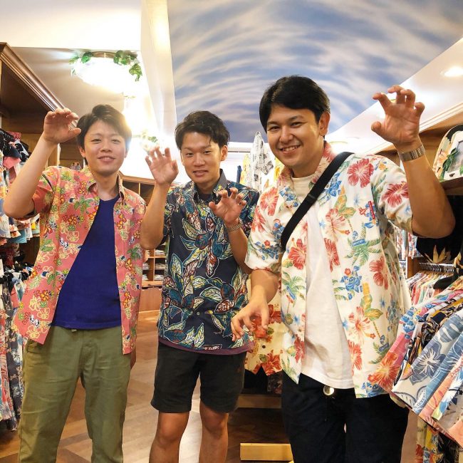 沖縄に来たら、まずは沖縄アロハに着替えて気分をあげようっ⤴︎⤴︎