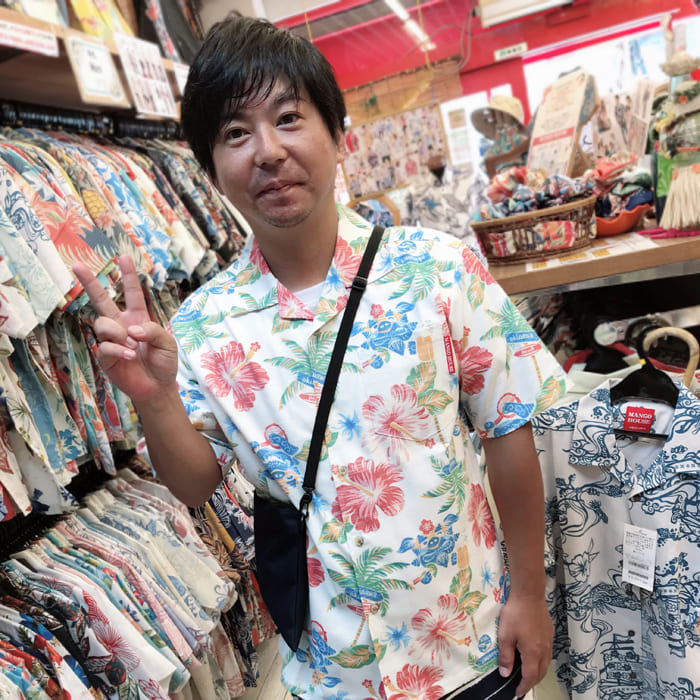 沖縄を感じるアロハシャツ　かりゆしウェア