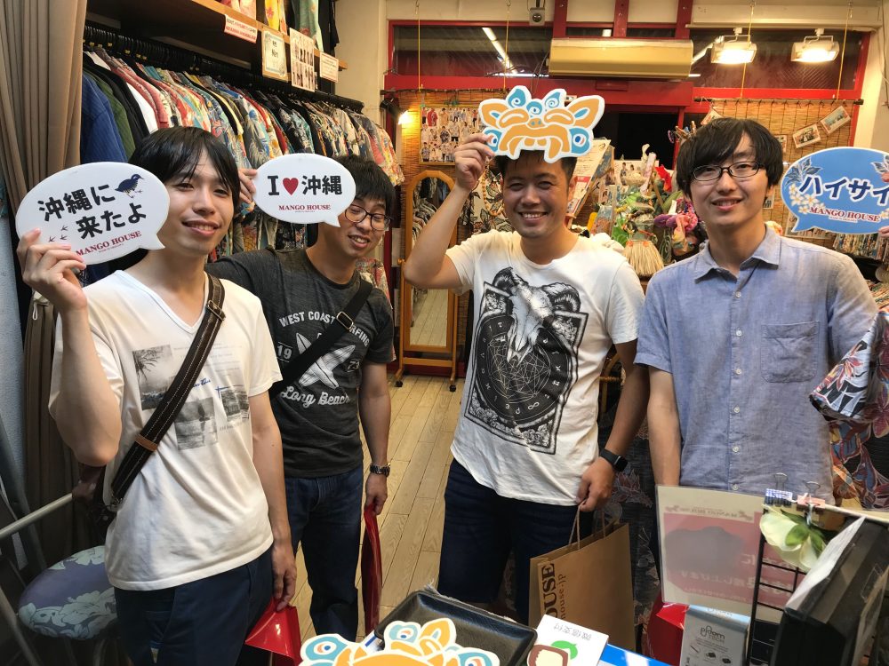 着て楽しくなる明るい沖縄アロハ（かりゆしウェア）♪