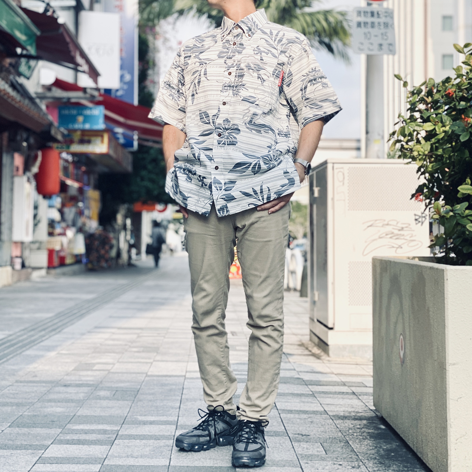 シンプルなかりゆしウェア（沖縄アロハシャツ）で、幅広いシーンを楽しもう♪