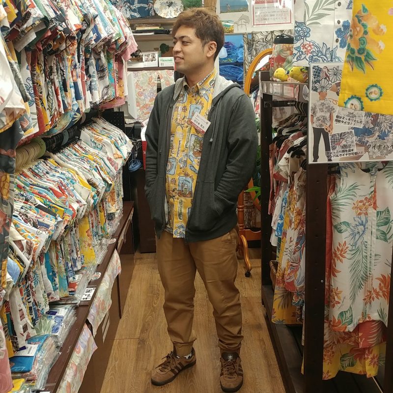 動きやすいジョガーパンツと合わせて♪メンズアロハコーデ！