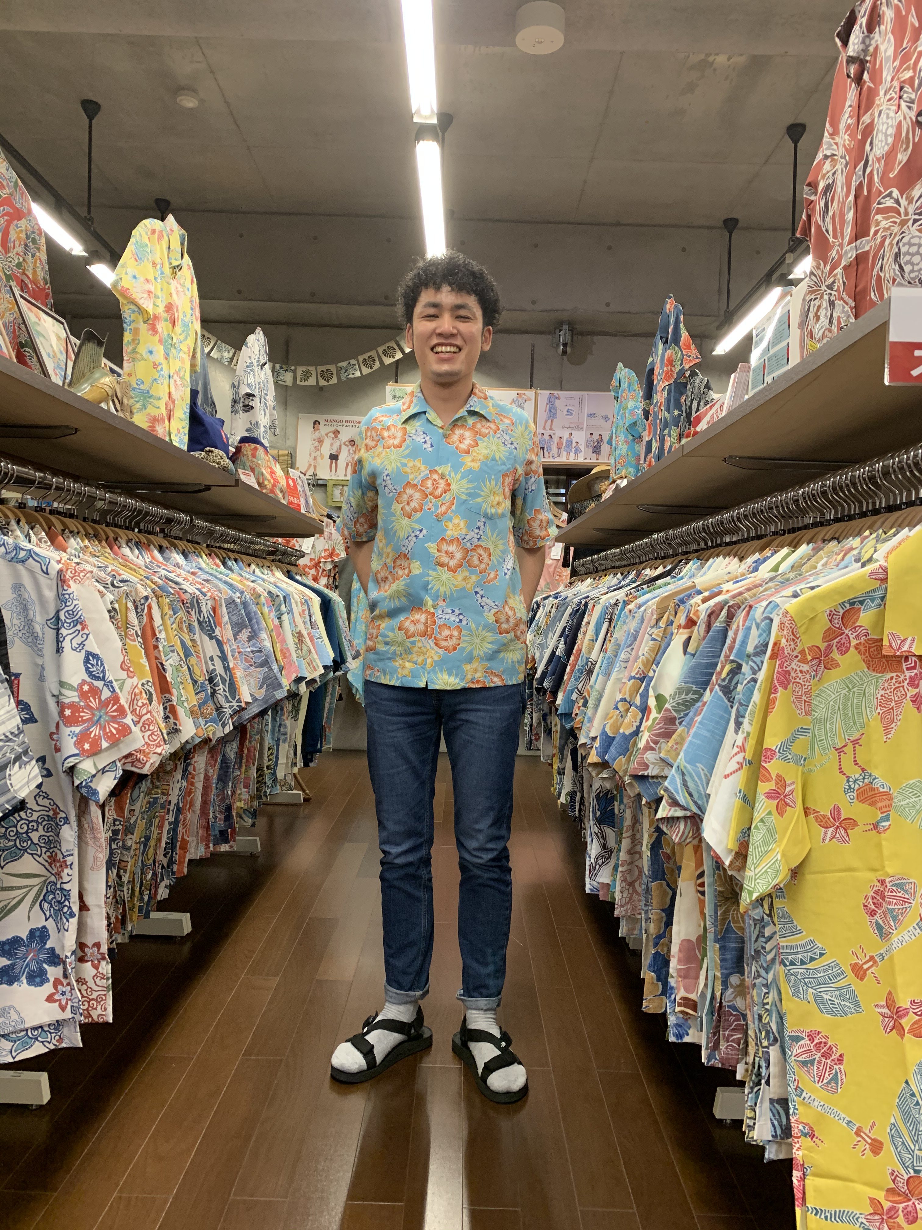 沖縄アロハ かりゆしウェアスタッフコーデ 夏色ハイビー