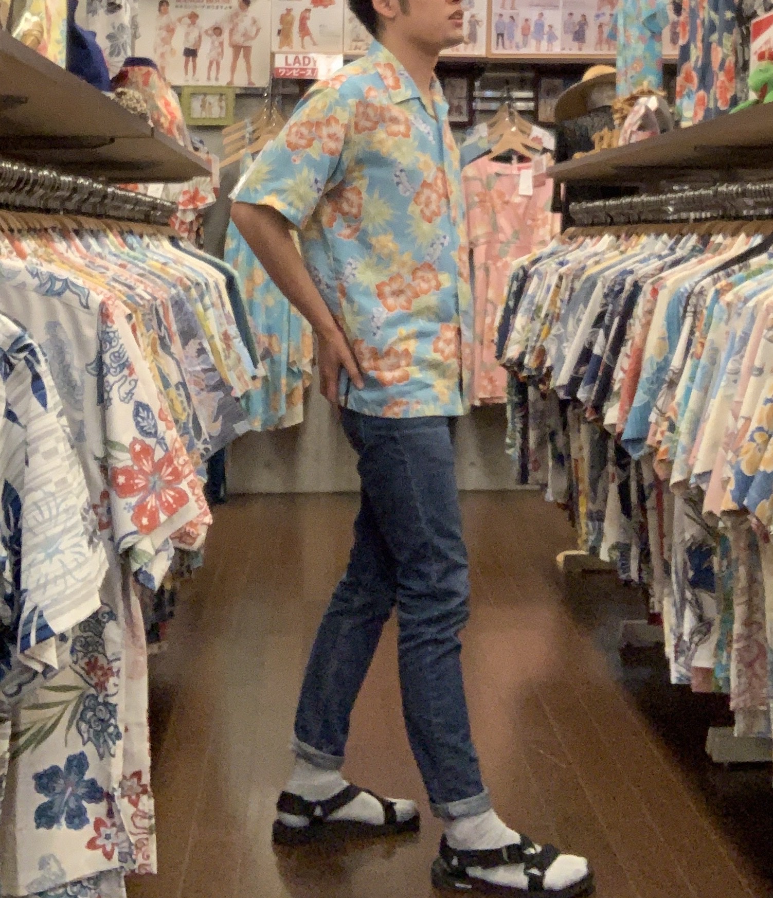 沖縄アロハ かりゆしウェアスタッフコーデ 夏色ハイビー