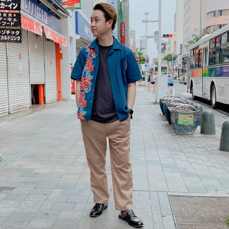 柄パンツと革靴で合わせた沖縄アロハ♪～【スタッフコーデ】～