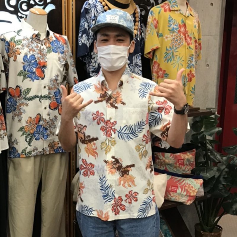 【新作紹介】南国を駆け巡るシーサーを描いた多彩な沖縄アロハシャツ！
