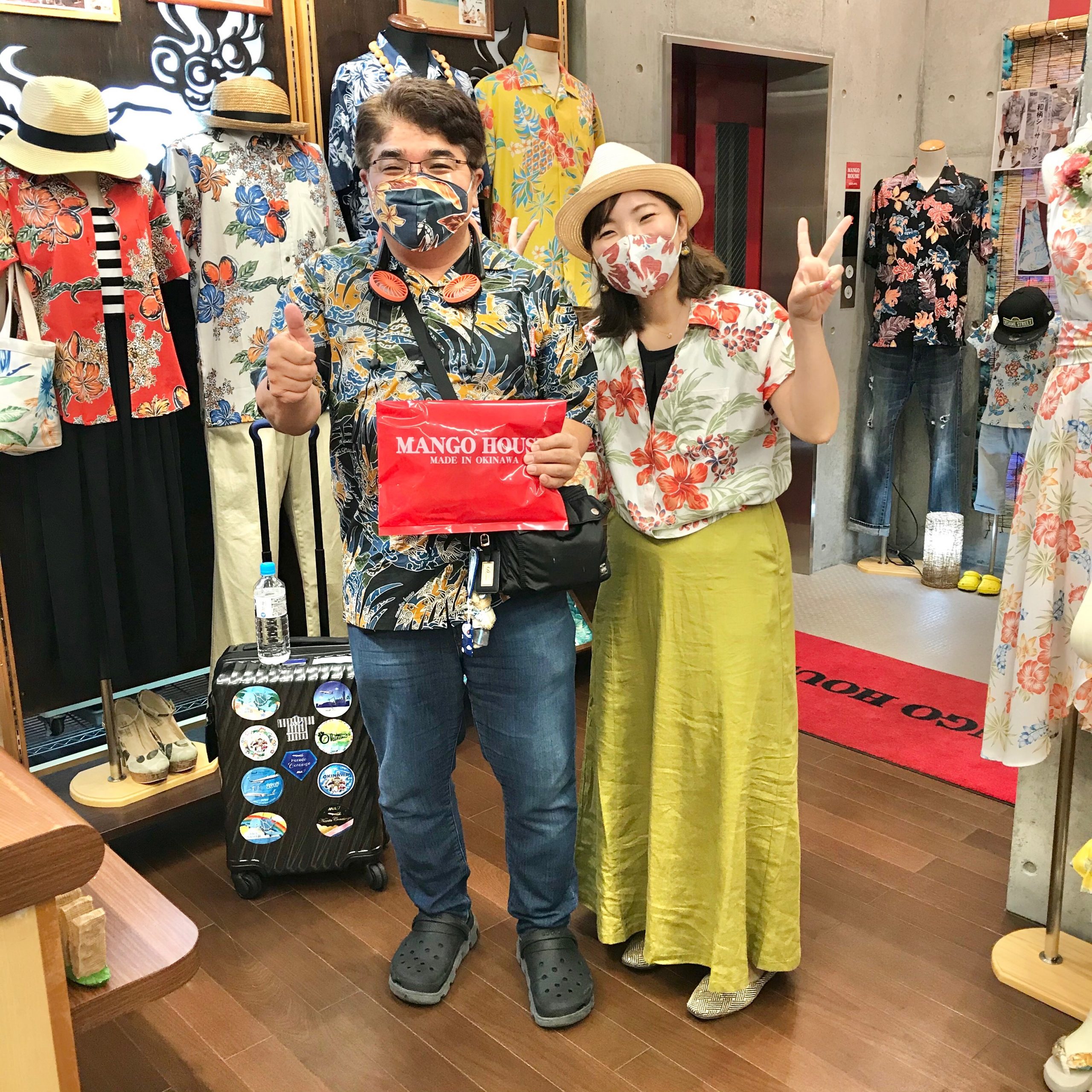 マンゴハウス常連のいぐっちゃんさんがご来店♪かりゆしマスクをGET～♪