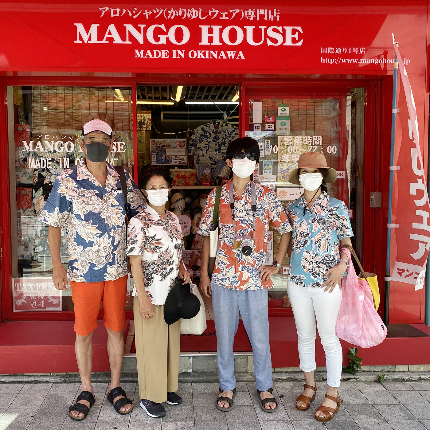 旅行の思い出に、沖縄アロハを家族でお揃いコーデ♪