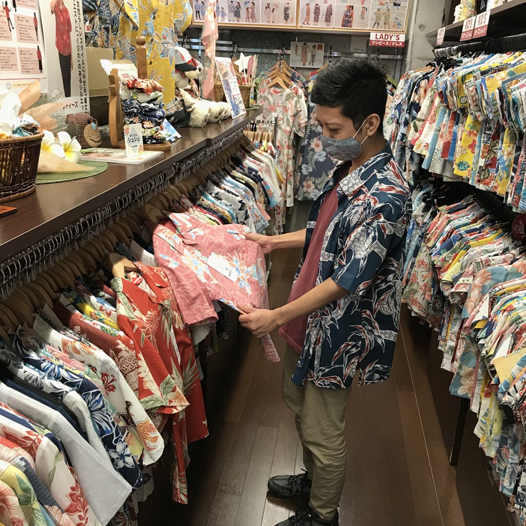 赤いデザインで見比べている