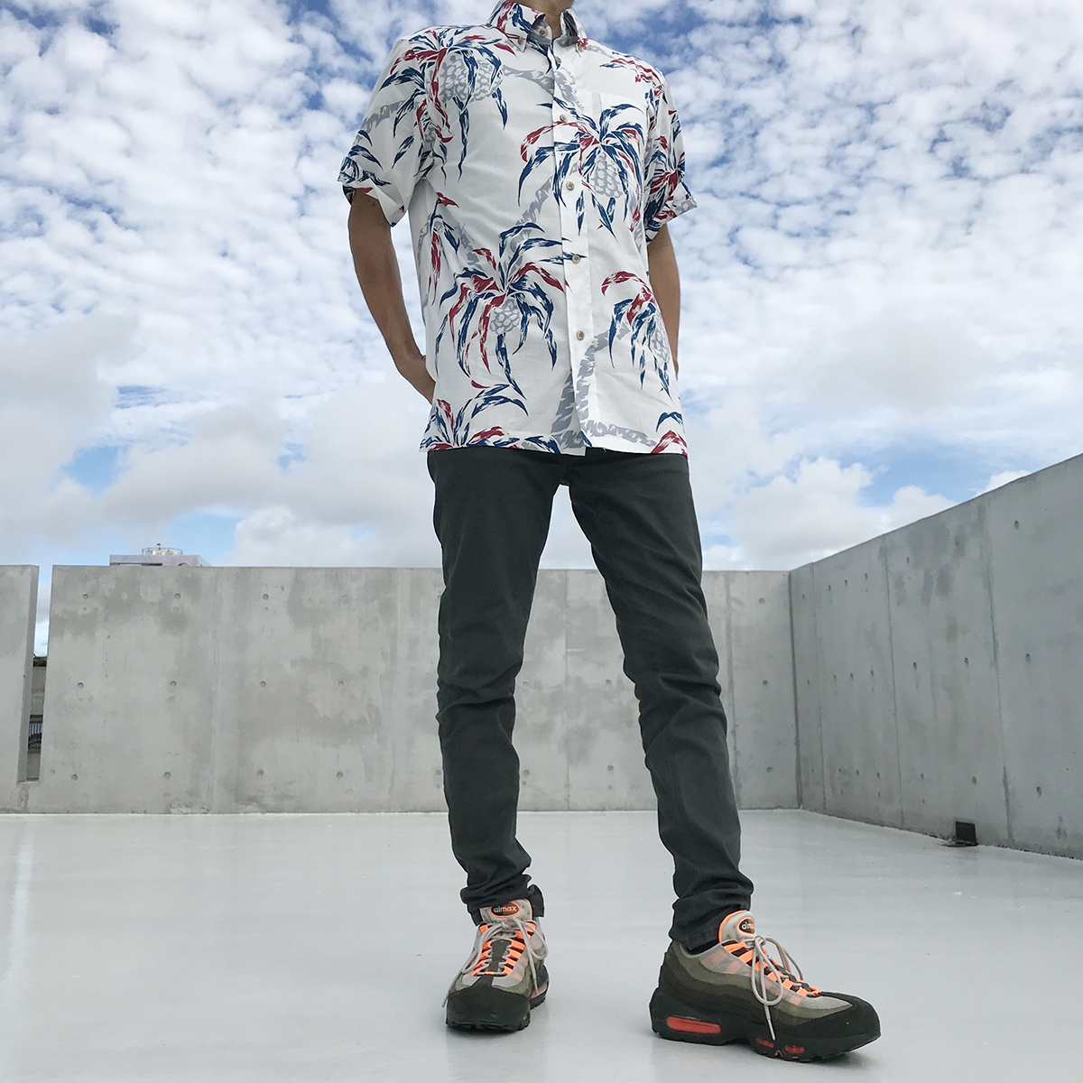 【スタッフコーデ】シンプルな衣類に服装に、沖縄アロハシャツをアクセント！