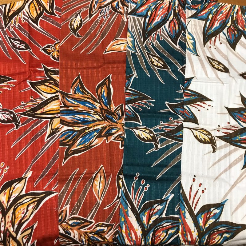 かりゆしウェア　沖縄　色