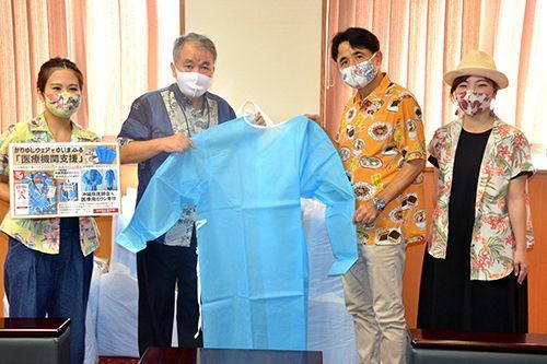 マンゴハウスが医療用ガウン寄贈（県医師会へ596枚）