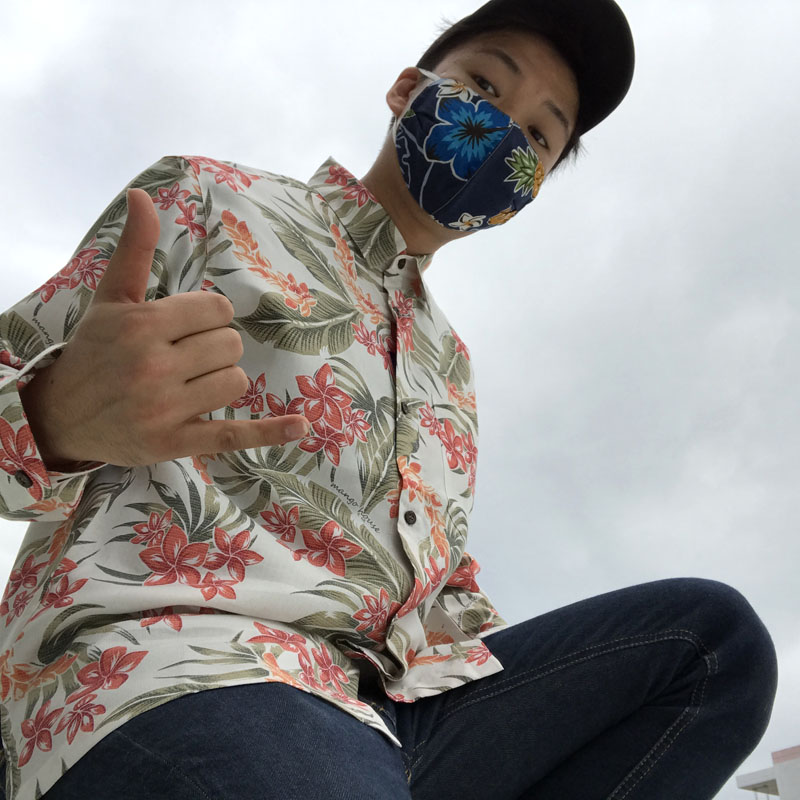 沖縄の衣替えにマンゴハウスの長袖シャツ♪