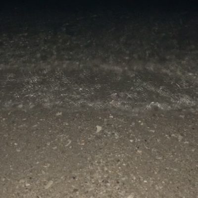 夜の瀬長島の海