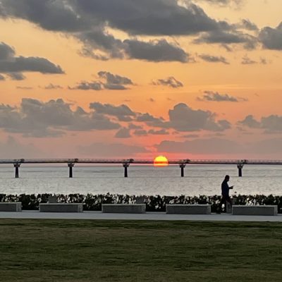 瀬長島の海と夕日