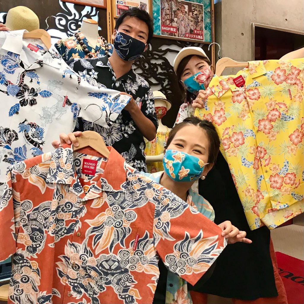 かりゆしウェアの日 かりゆしウェア 沖縄アロハシャツ スタッフ写真